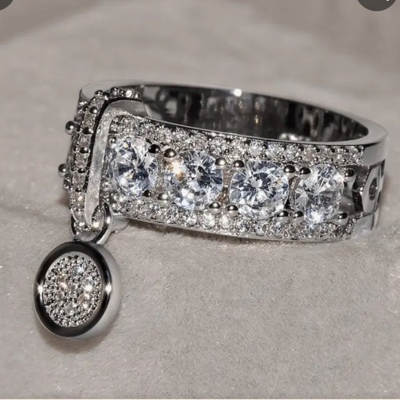 Vintage-Inspired Silver Ring with Dangling Rhinestone Charm Size 8 - Picture 3 of 6